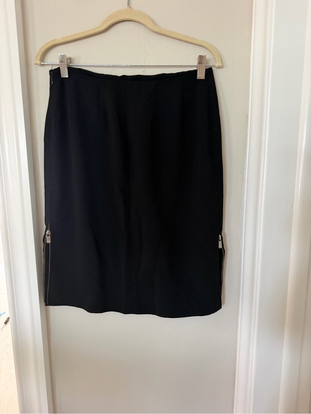 Classic Black Zip-Accent Pencil Skirt